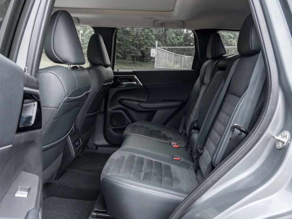 2022 Mitsubishi Outlander LE Premium S-AWC CPO FINANCE RATES AS LOW AS 0.90%-20