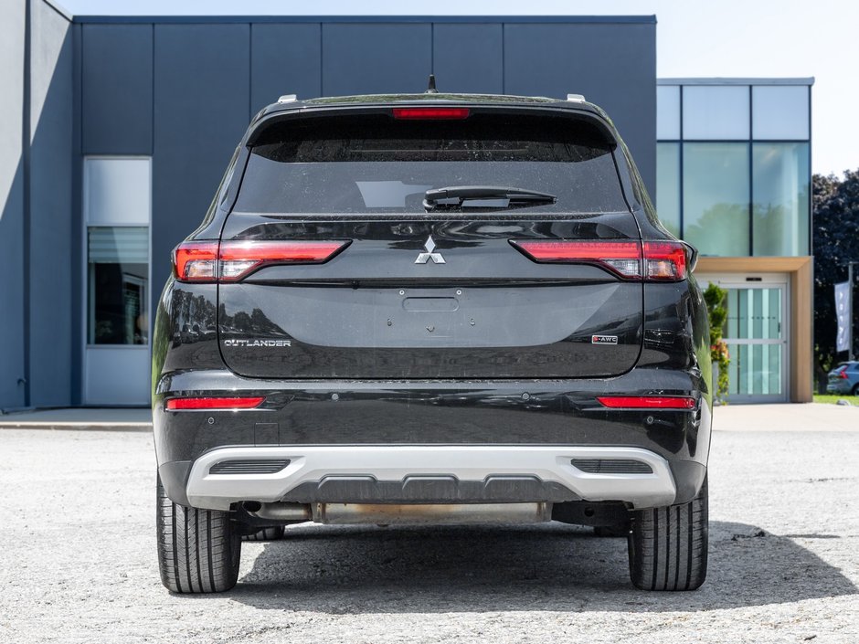 2022 Mitsubishi Outlander LE S-AWC   CPO FINANCE RATES FOR AS LOW AS 0.90%-5