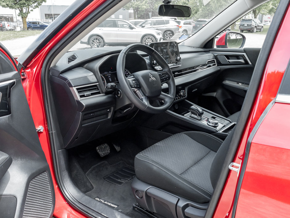 Mitsubishi Outlander LE S-AWC CPO  FINANCE RATES FOR AS LOW AS 0.9% 2023-6