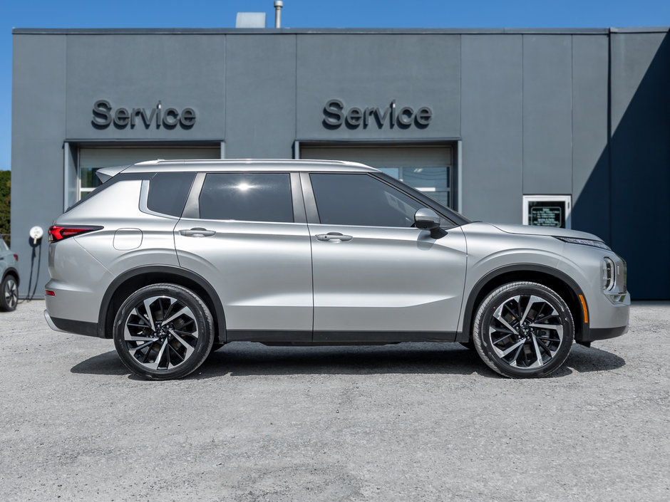 Mitsubishi Outlander LE Premium S-AWC CPO FINANCE RATES AS LOW AS 0.90% 2023-4