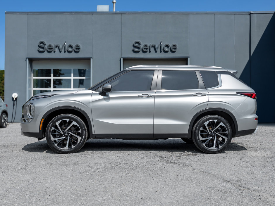 Mitsubishi Outlander LE Premium S-AWC CPO FINANCE RATES AS LOW AS 0.90% 2023-2