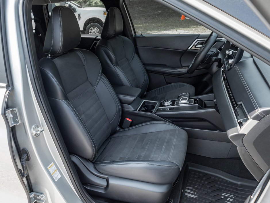 Mitsubishi Outlander LE Premium S-AWC CPO FINANCE RATES AS LOW AS 0.90% 2023-21
