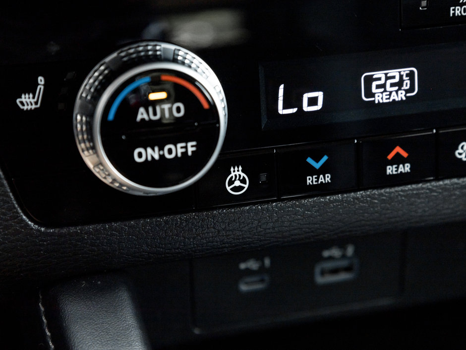 Mitsubishi Outlander LE Premium S-AWC CPO FINANCE RATES AS LOW AS 0.90% 2023-17