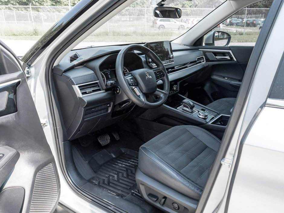 Mitsubishi Outlander LE Premium S-AWC CPO FINANCE RATES AS LOW AS 0.90% 2023-6