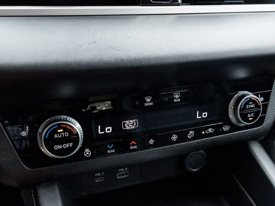 Mitsubishi Outlander LE Premium S-AWC CPO FINANCE RATES AS LOW AS 0.90% 2023-16
