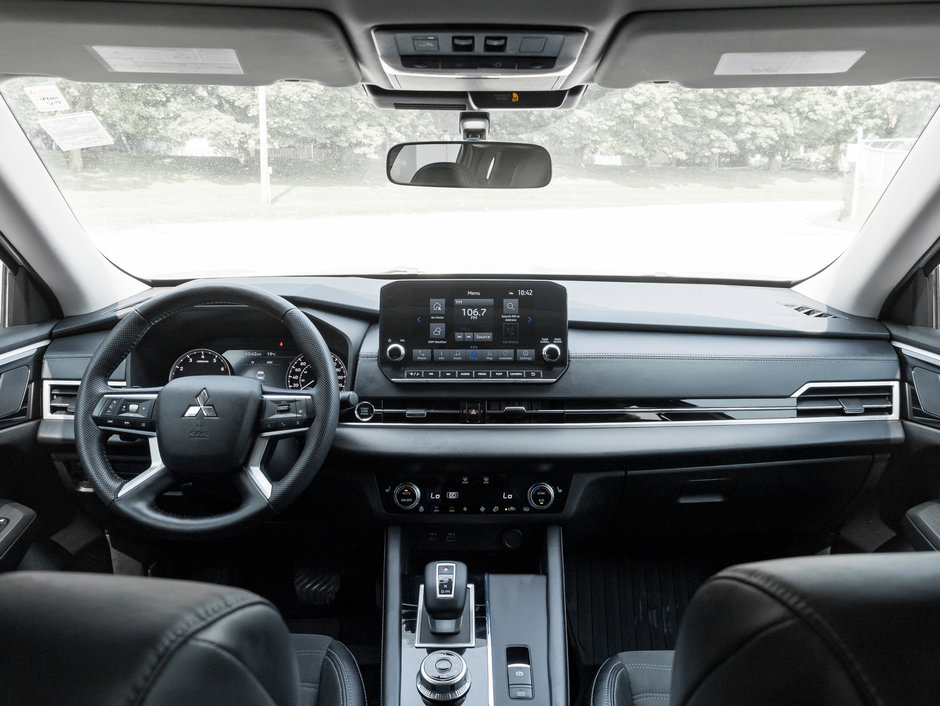 Mitsubishi Outlander LE Premium S-AWC CPO FINANCE RATES AS LOW AS 0.90% 2023-25