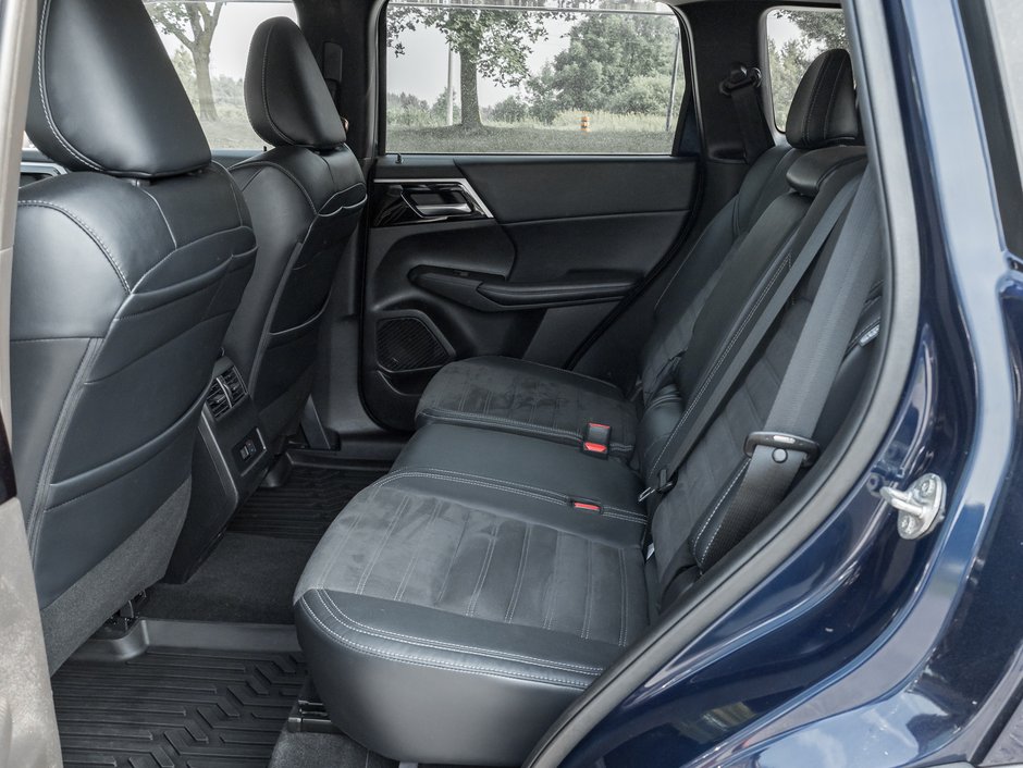 2023 Mitsubishi Outlander LE S-AWC CPO  FINANCE RATES FOR AS LOW AS 0.9%-23
