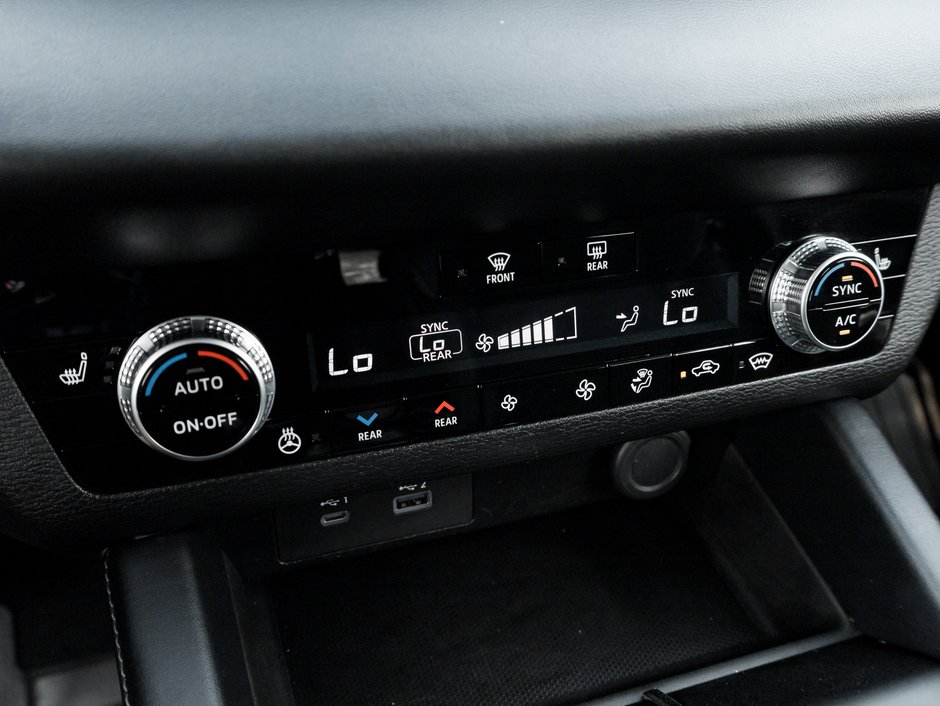 2023 Mitsubishi Outlander LE S-AWC CPO  FINANCE RATES FOR AS LOW AS 0.9%-17