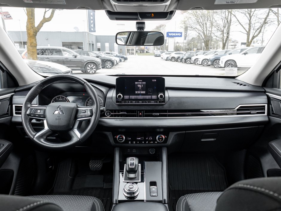 Mitsubishi Outlander ES S-AWC CPO FINANCE RATES FOR AS LOW AS 0.90% 2023-20