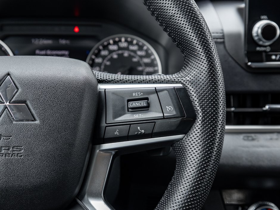 Mitsubishi Outlander ES S-AWC CPO FINANCE RATES FOR AS LOW AS 0.90% 2023-9