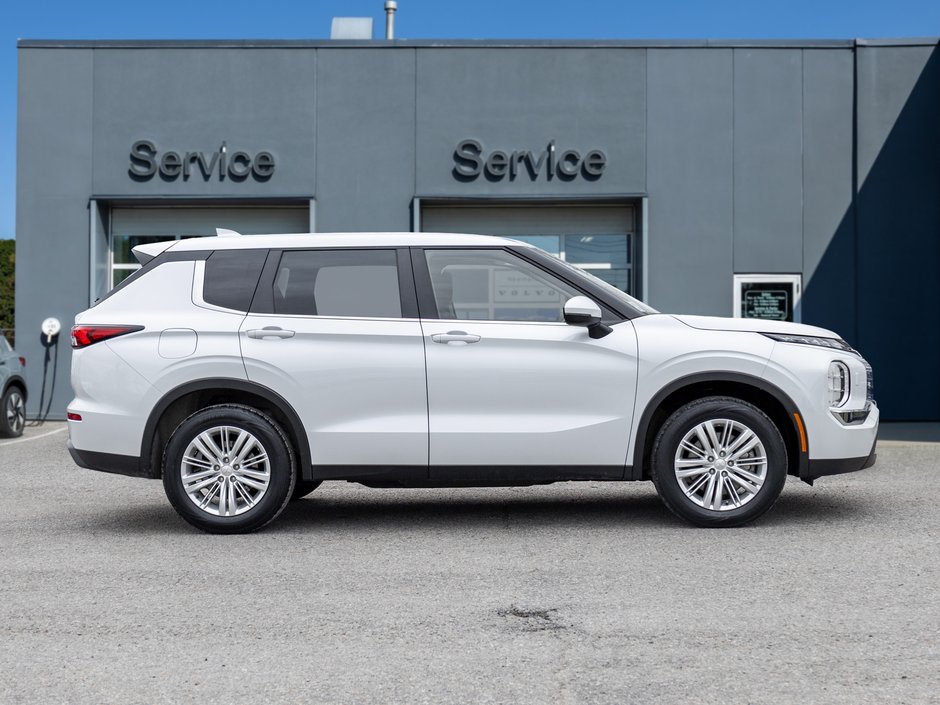 Mitsubishi Outlander ES S-AWC CPO FINANCE RATES FOR AS LOW AS 0.90% 2023-4