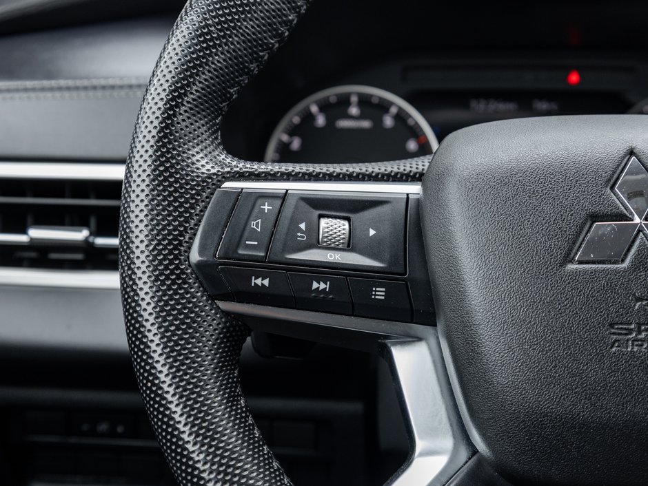 Mitsubishi Outlander ES S-AWC CPO FINANCE RATES FOR AS LOW AS 0.90% 2023-8