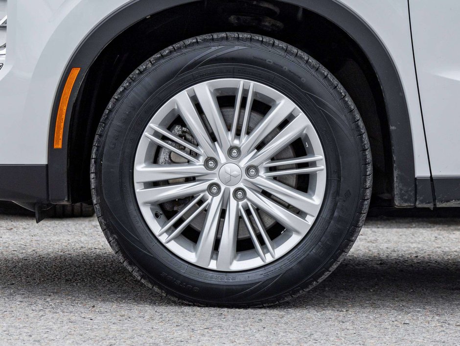 Mitsubishi Outlander ES S-AWC CPO FINANCE RATES FOR AS LOW AS 0.90% 2023-3