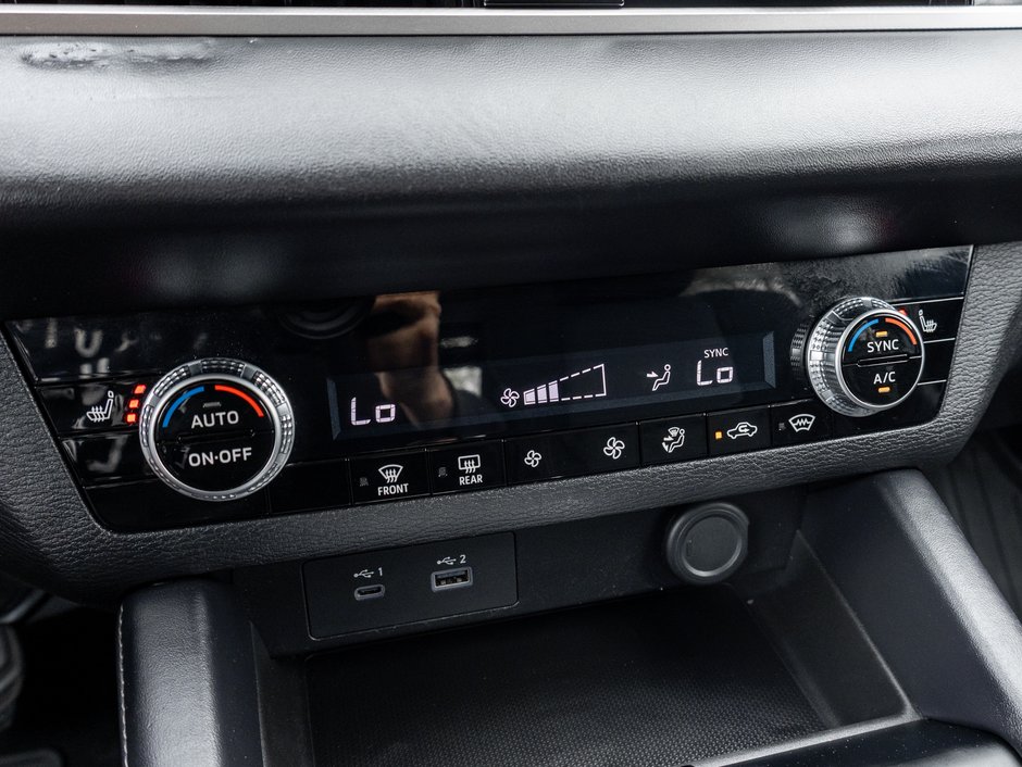 Mitsubishi Outlander ES S-AWC CPO FINANCE RATES FOR AS LOW AS 0.90% 2023-16