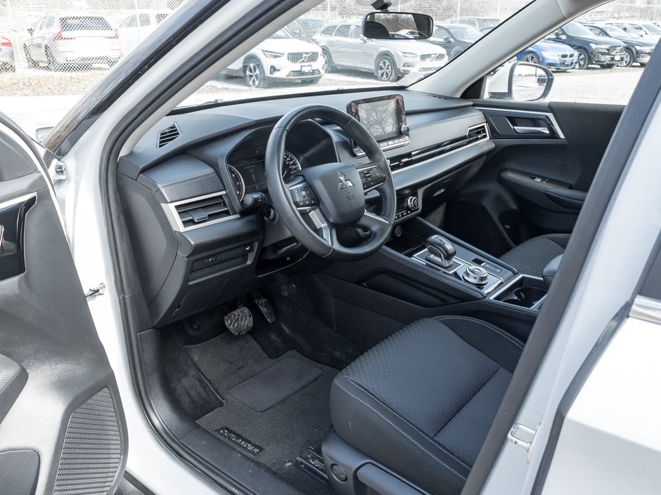 2024 Mitsubishi Outlander SE S-AWC CPO FINANCE RATES FOR AS LOW AS 0.90%-6