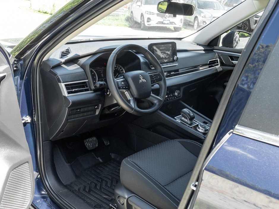 2024 Mitsubishi Outlander SE S-AWC CPO FINANCE RATES FOR AS LOW AS 0.90%-6
