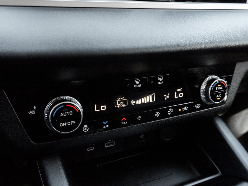 2024 Mitsubishi Outlander SE S-AWC CPO FINANCE RATES FOR AS LOW AS 0.90%-16