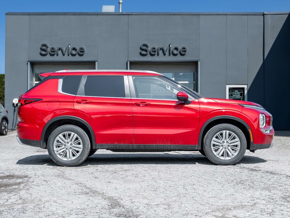 2024 Mitsubishi Outlander LE S-AWC   CPO FINANCE RATES FOR AS LOW AS 0.90%-4