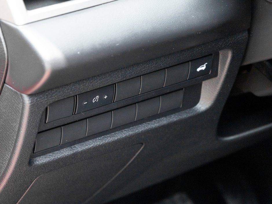 Mitsubishi Outlander LE S-AWC   CPO FINANCE RATES FOR AS LOW AS 0.90% 2024-13