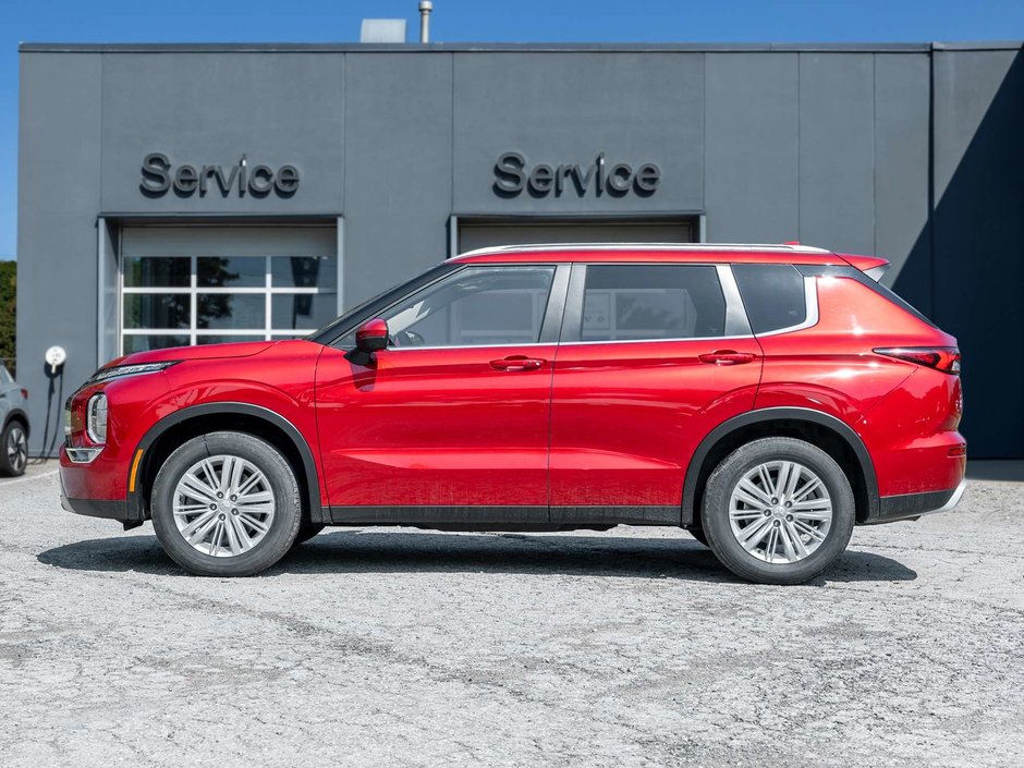 2024 Mitsubishi Outlander LE S-AWC   CPO FINANCE RATES FOR AS LOW AS 0.90%-2