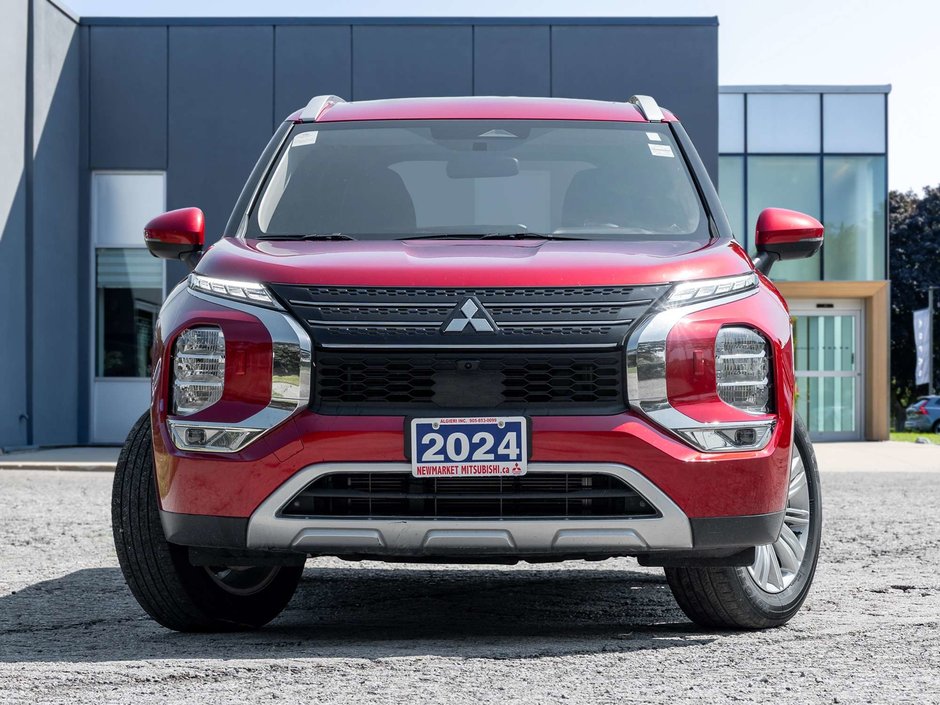 2024 Mitsubishi Outlander LE S-AWC   CPO FINANCE RATES FOR AS LOW AS 0.90%-1