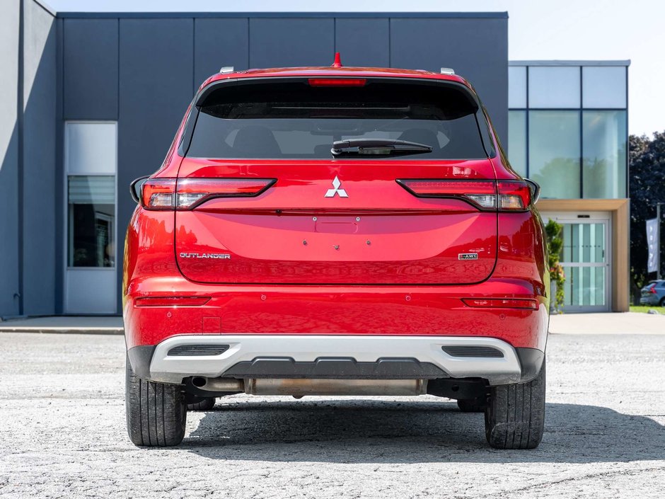 2024 Mitsubishi Outlander LE S-AWC   CPO FINANCE RATES FOR AS LOW AS 0.90%-5