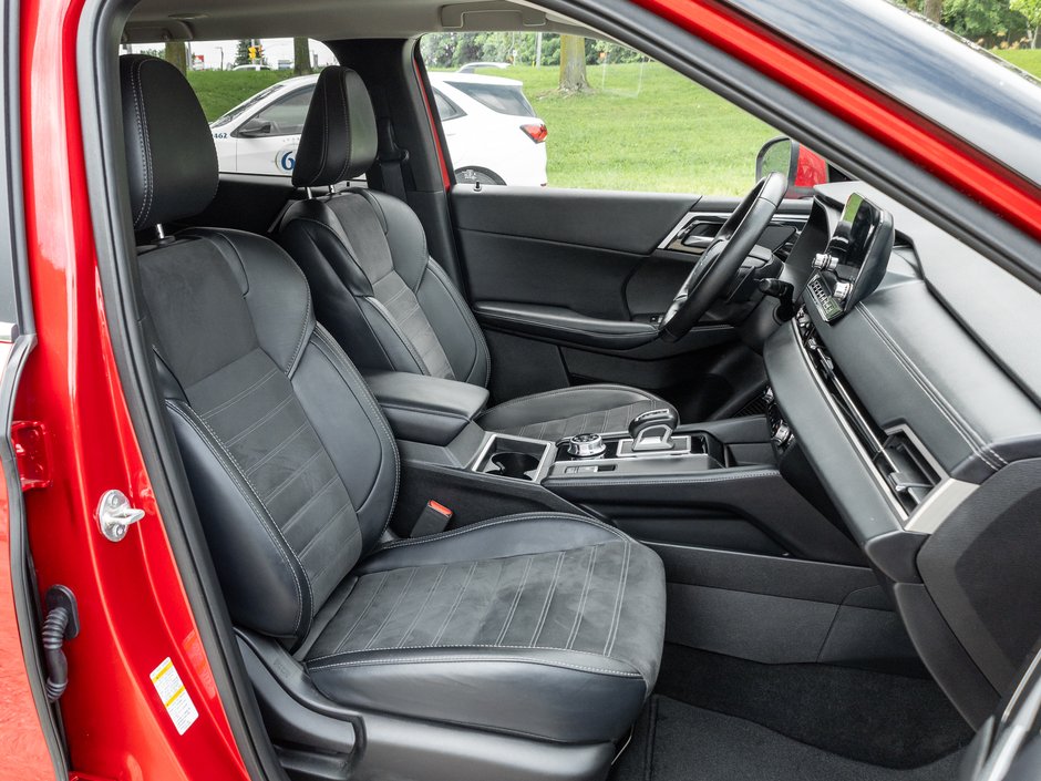 Mitsubishi Outlander LE S-AWC   CPO FINANCE RATES FOR AS LOW AS 0.90% 2024-19