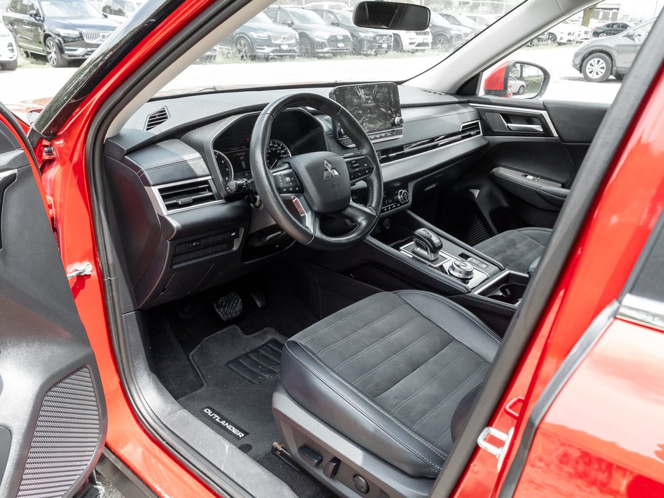 Mitsubishi Outlander LE S-AWC   CPO FINANCE RATES FOR AS LOW AS 0.90% 2024-5