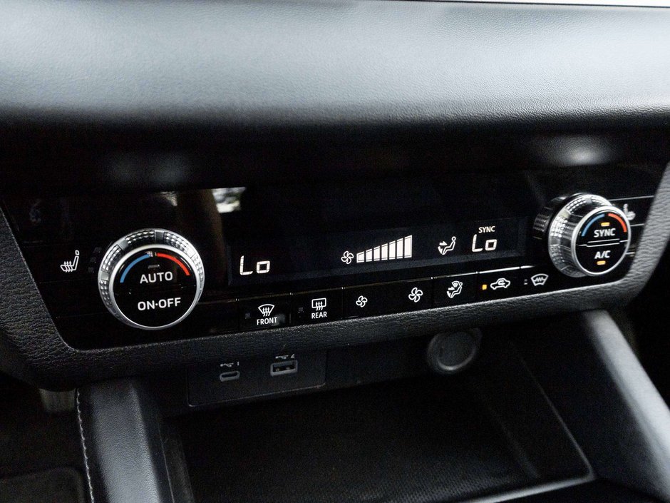 2024 Mitsubishi Outlander ES-15