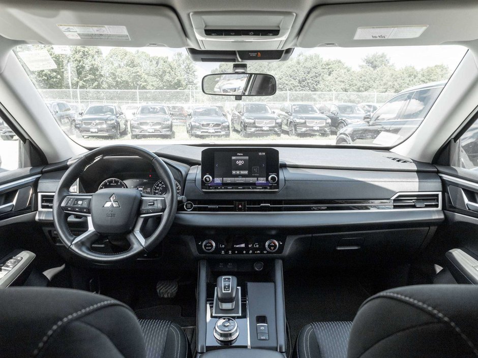 2024 Mitsubishi Outlander ES-19