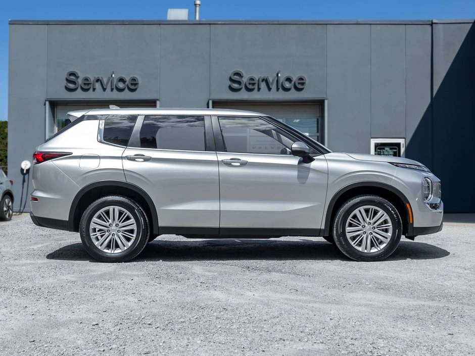 2024 Mitsubishi Outlander ES-4