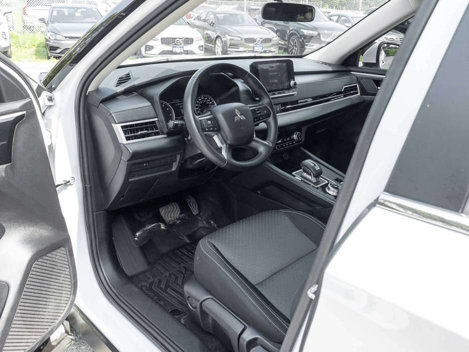 2024 Mitsubishi Outlander ES-3