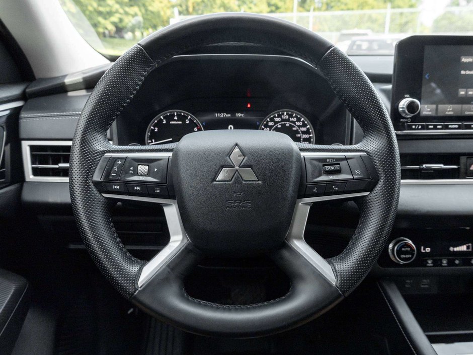 2024 Mitsubishi Outlander ES-4