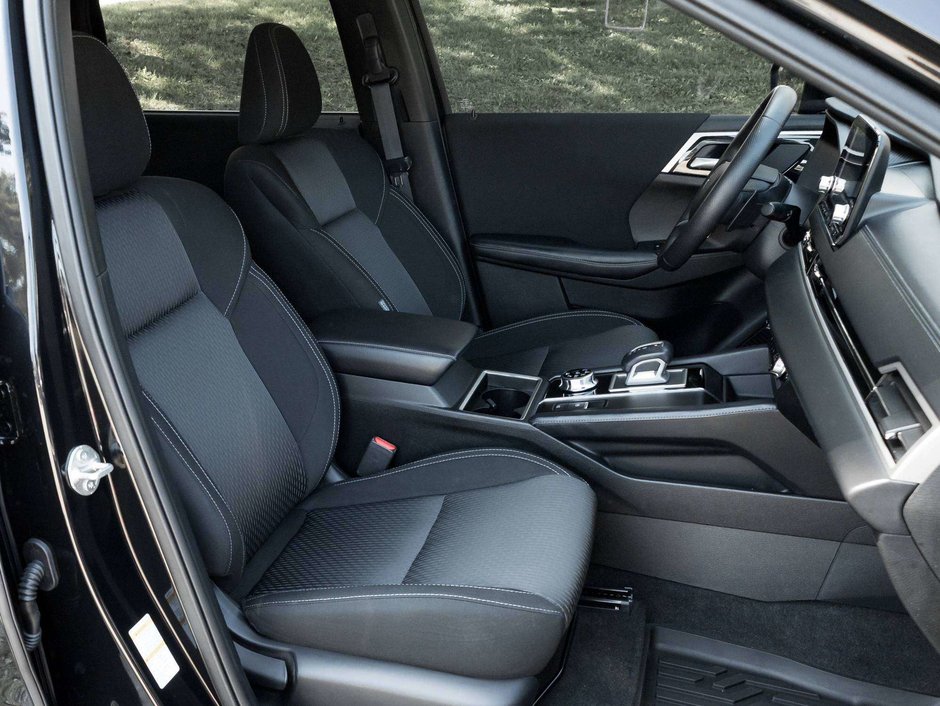 2024 Mitsubishi Outlander SE S-AWC CPO FINANCE RATES FOR AS LOW AS 0.90%-18