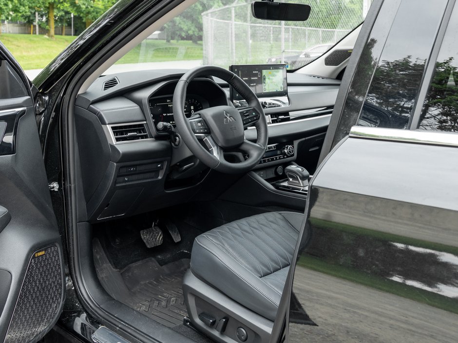 2025 Mitsubishi Outlander GT S-AWC CPO FINANCE RATES FOR AS LOW AS 0.90%-6
