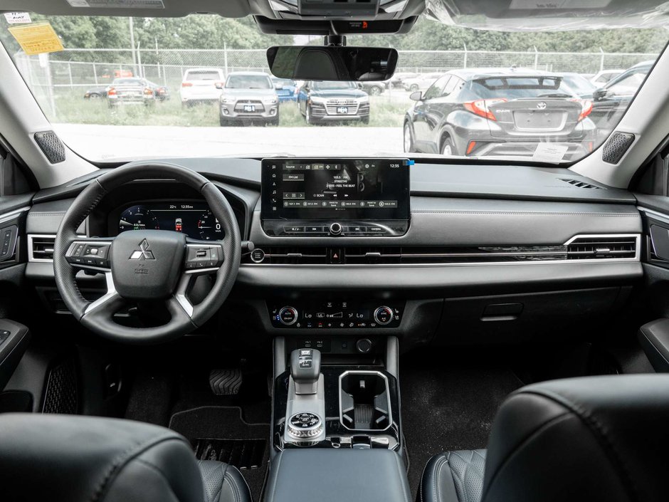 2025 Mitsubishi Outlander GT S-AWC CPO FINANCE RATES FOR AS LOW AS 0.90%-29