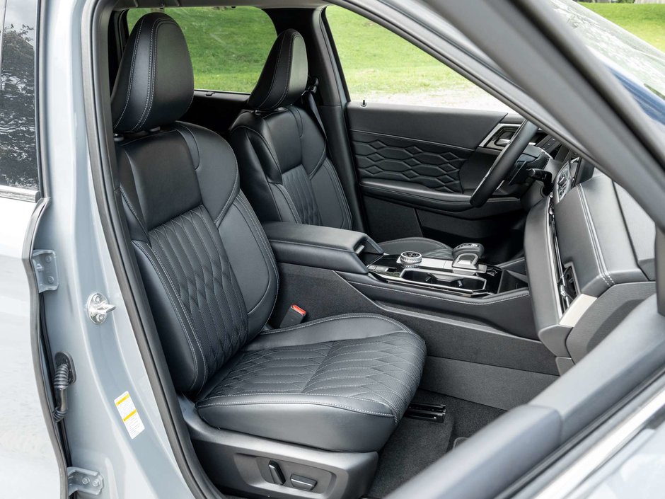 2025 Mitsubishi Outlander GT S-AWC CPO FINANCE RATES FOR AS LOW AS 0.90%-26