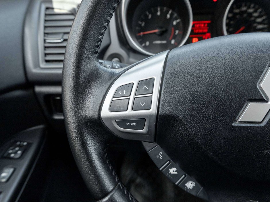 2013 Mitsubishi RVR SE-8