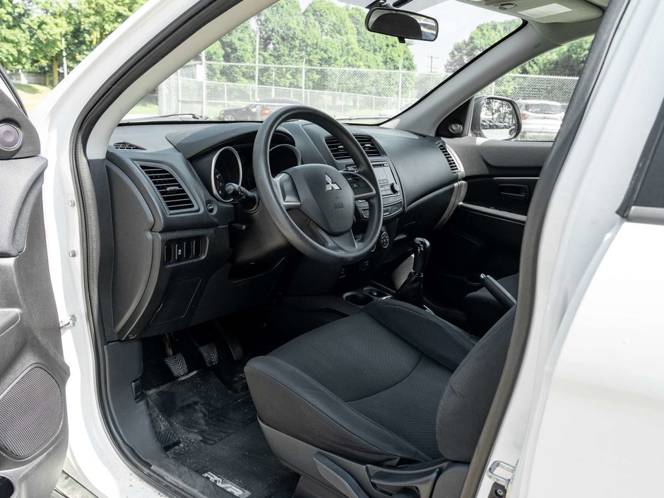 Mitsubishi RVR 2WD 4dr Manual ES   AS IS 2015-6