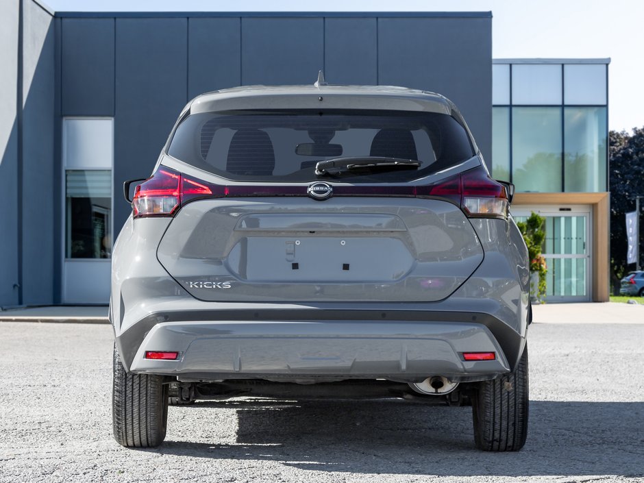 2025 Nissan Kicks Play S FWD/ SAFETY CERTIFIED/ ONE OWNER / ACCIDENT FREE-4