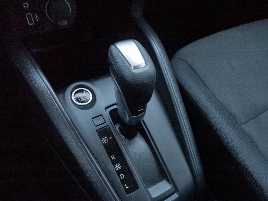 2025 Nissan Kicks Play S FWD/ SAFETY CERTIFIED/ ONE OWNER / ACCIDENT FREE-13