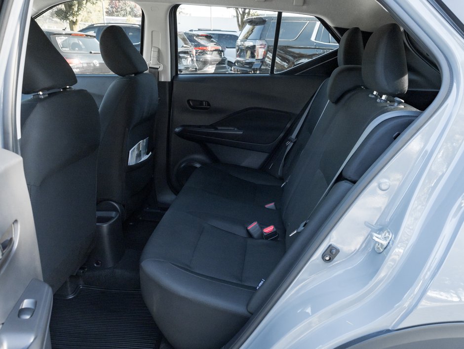 2025 Nissan Kicks Play S FWD/ SAFETY CERTIFIED/ ONE OWNER / ACCIDENT FREE-16