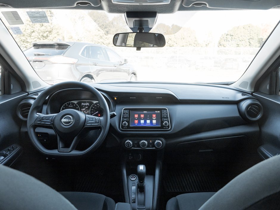 2025 Nissan Kicks Play S FWD/ SAFETY CERTIFIED/ ONE OWNER / ACCIDENT FREE-17