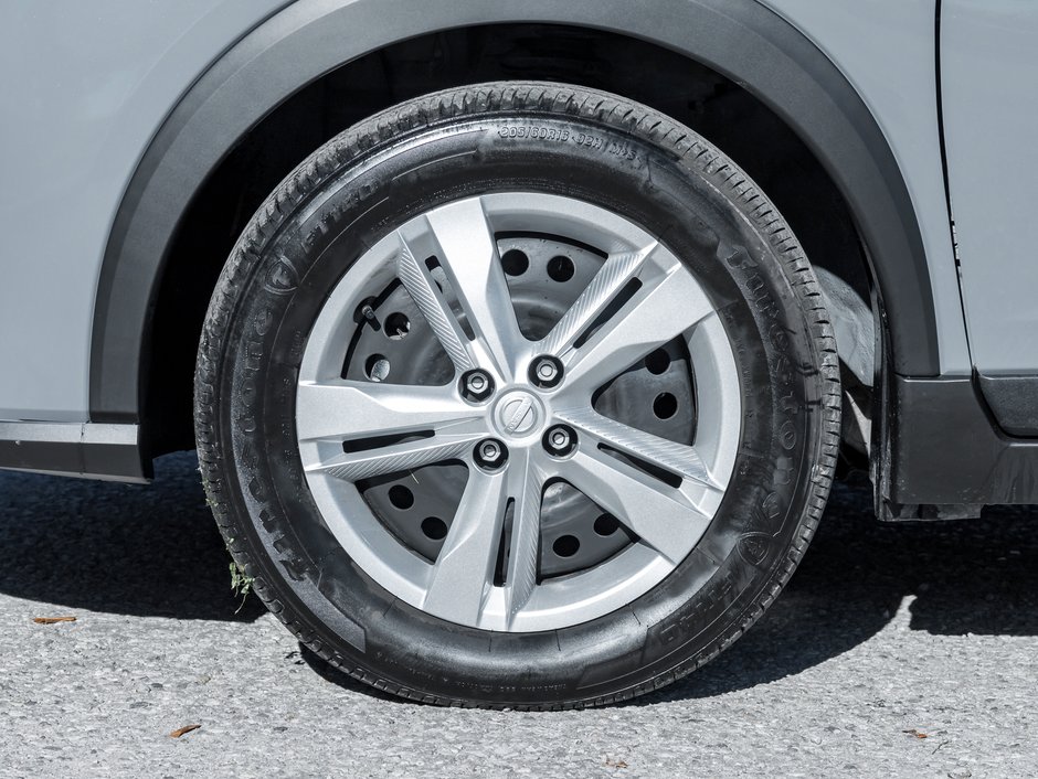 2025 Nissan Kicks Play S FWD/ SAFETY CERTIFIED/ ONE OWNER / ACCIDENT FREE-3