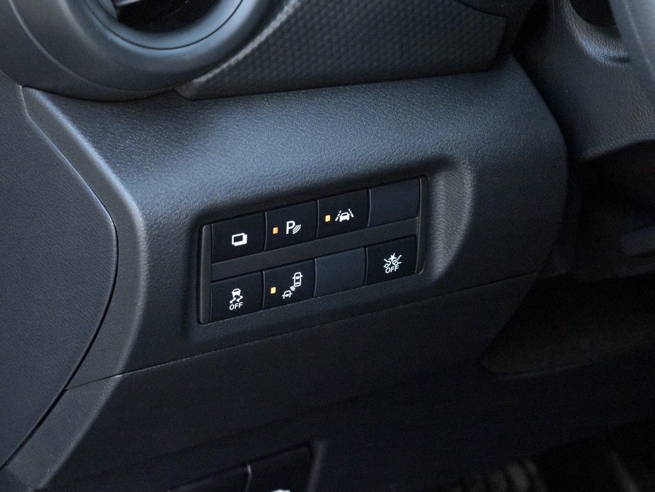 2025 Nissan Kicks Play S FWD/ SAFETY CERTIFIED/ ONE OWNER / ACCIDENT FREE-12