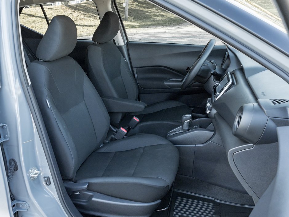 2025 Nissan Kicks Play S FWD/ SAFETY CERTIFIED/ ONE OWNER / ACCIDENT FREE-15