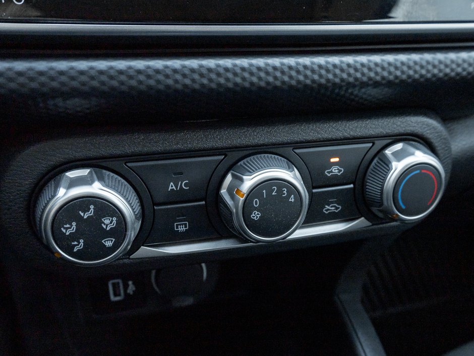 2025 Nissan Kicks Play S FWD/ SAFETY CERTIFIED/ ONE OWNER / ACCIDENT FREE-14