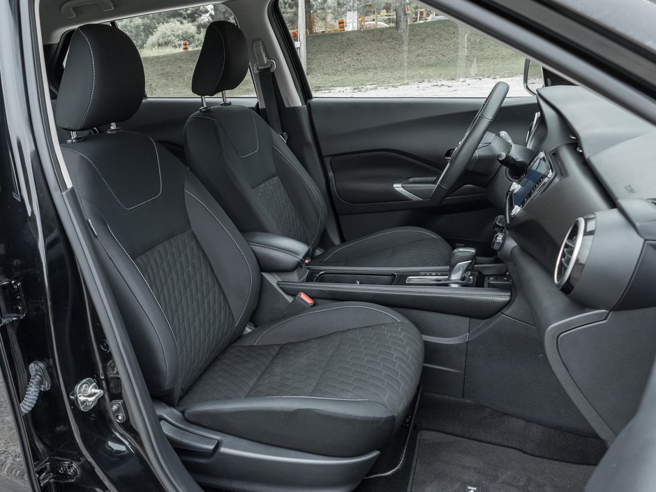 2021 Nissan Kicks SV FWD-16