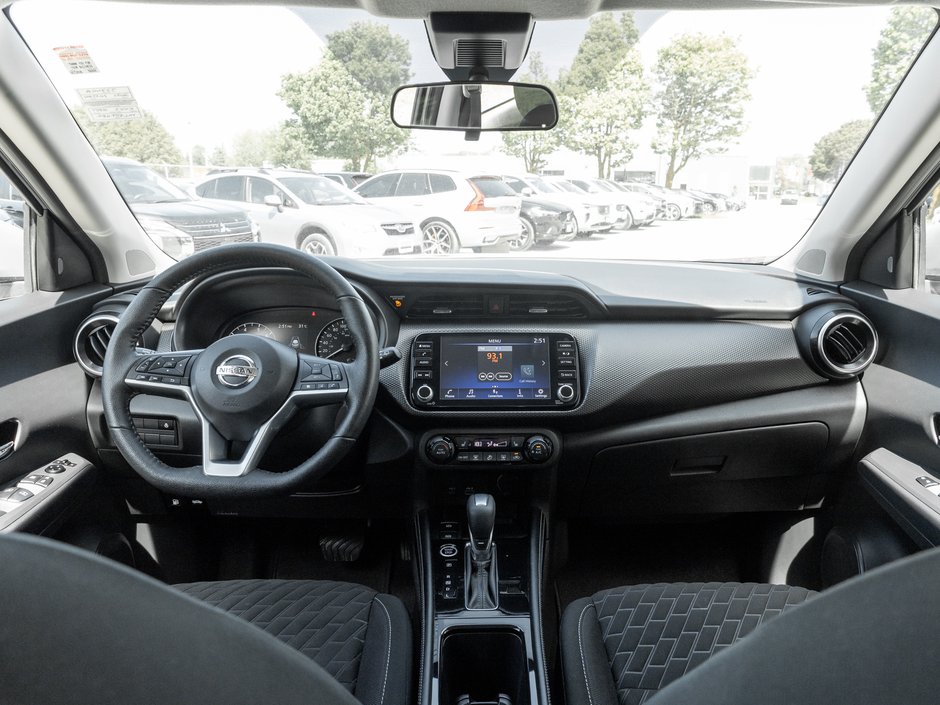 2021 Nissan Kicks SV FWD   LOW KM   AVAILABLE FOR FINANCING-19