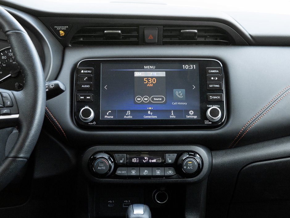 Nissan Kicks SR FWD  TRADE IN  NO ACCIDENTS  ONE OWNER 2021-20
